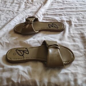 Ladies Size 7 Beachy Leather Slide Sandals